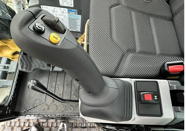 FABRYCZNIE NOWA MINIKOPARKA CATERPILLAR 302.7 CR