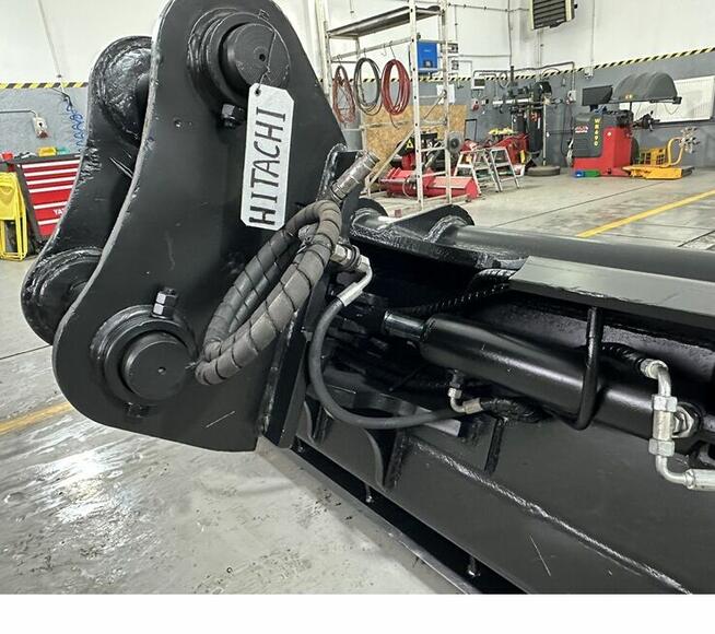 UŻYWANA ŁYŻKA SKARPOWA HYDRAULICZNIE UCHYLNA Hitachi ZX 170W