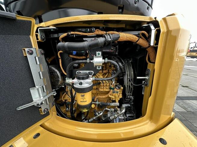 FABRYCZNIE NOWA MINIKOPARKA CATERPILLAR 302.7 CR