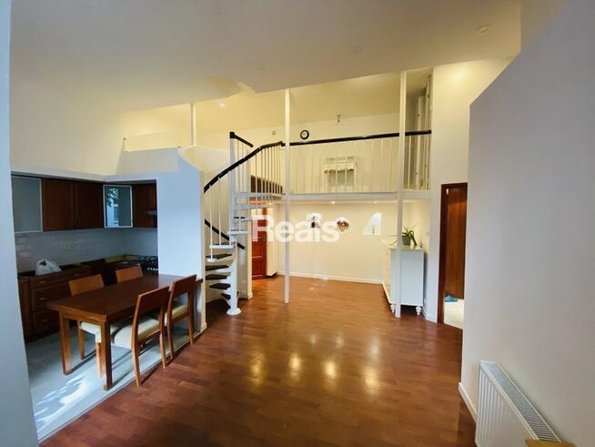 Mokotowska dwupoziomowe z garderobą