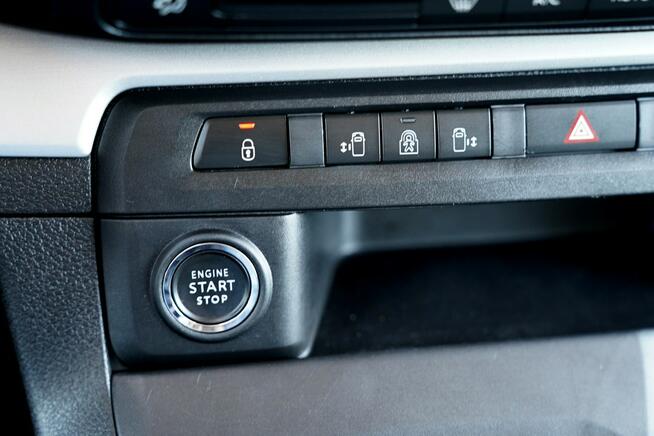 Peugeot Traveller JEDYNY W PL head up BIXENON grzane fotele SKÓRA el.drzwi MASAZE 6 osob