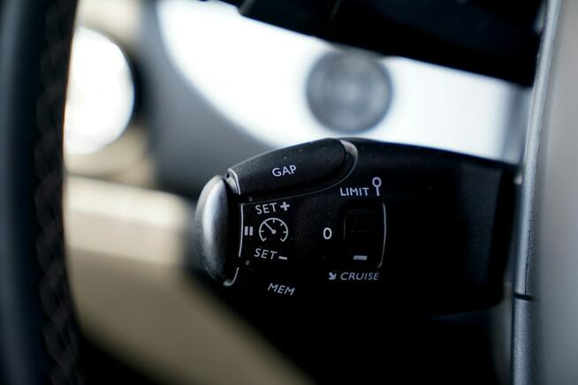 Peugeot Traveller JEDYNY W PL head up BIXENON grzane fotele SKÓRA el.drzwi MASAZE 6 osob