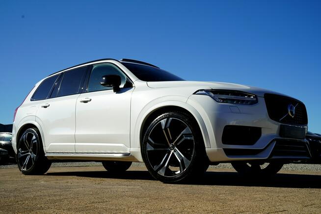 Volvo XC 90 RECHARGE panorama FUL LED 7-os progi nawi KAMERY pneumat alusy 22''max