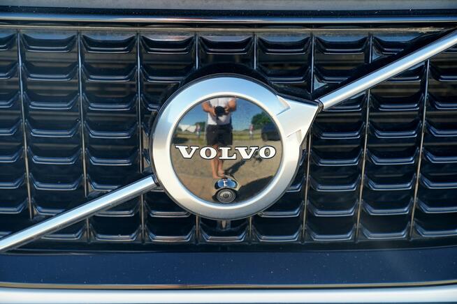 Volvo XC 90 RECHARGE panorama FUL LED 7-os progi nawi KAMERY pneumat alusy 22''max