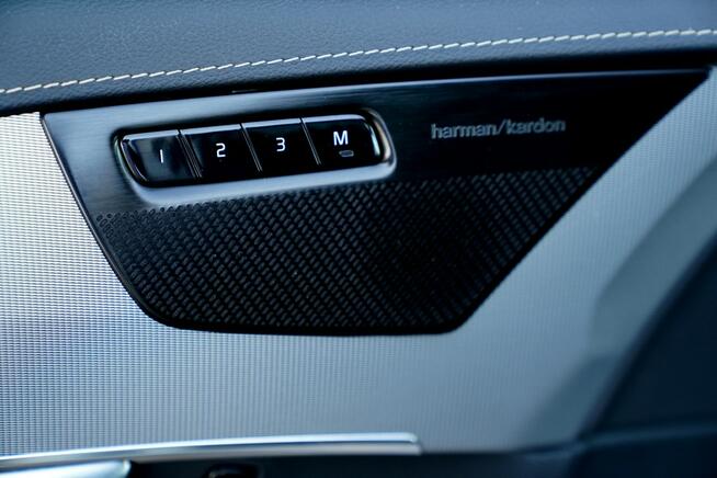 Volvo XC 90 RECHARGE panorama FUL LED 7-os progi nawi KAMERY pneumat alusy 22''max