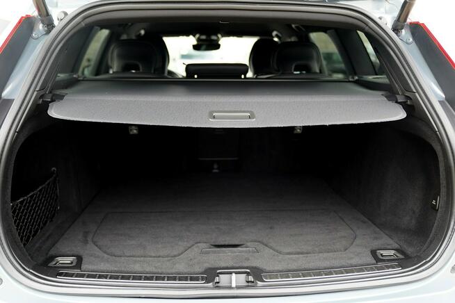 Volvo V60 R DESIGN acc FUL LED skóra nawi ALUSY el.klapa hak NOWY MODEL