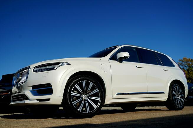 Volvo XC 90 RECHARGE panorama FUL LED 7-os hak el.alarm KAMERY 360 pneumat acc MAX