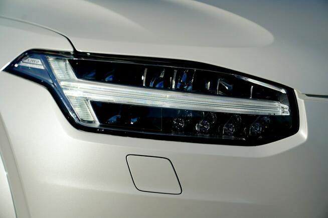 Volvo XC 90 RECHARGE panorama FUL LED 7-os hak el.alarm KAMERY 360 pneumat acc MAX