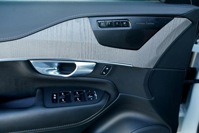 Volvo XC 90 RECHARGE panorama FUL LED 7-os hak el.alarm KAMERY 360 pneumat acc MAX