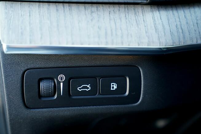 Volvo XC 90 RECHARGE panorama FUL LED 7-os hak el.alarm KAMERY 360 pneumat acc MAX