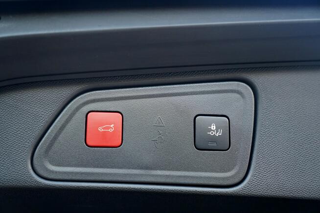 Peugeot 3008 GT kamery skóra MASAZE nawi FUL LED el.klapa blis acc sam parkuje MAX