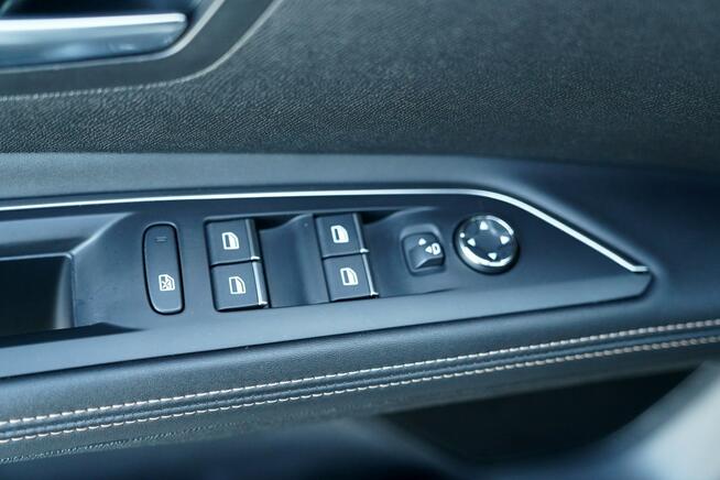 Peugeot 5008 GT kamery Skora Nawi blis GRIP CONTROL masaze ACC sam parkuje MAX OP.