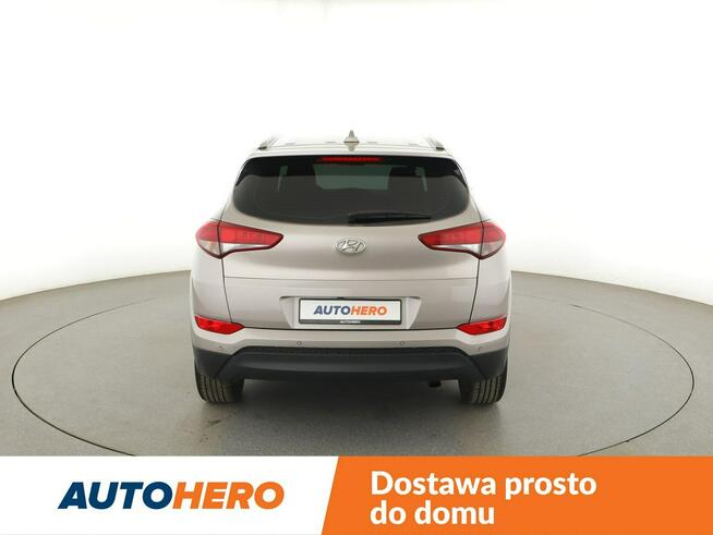 Hyundai Tucson navi klima auto grzane fotele kamera i czujniki parkowania