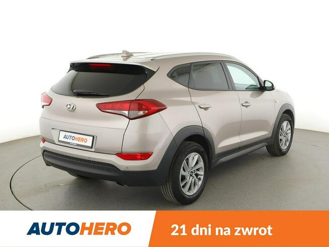 Hyundai Tucson navi klima auto grzane fotele kamera i czujniki parkowania