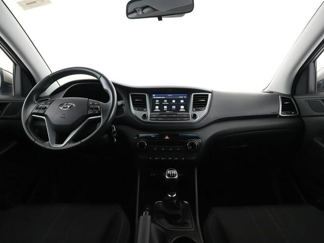 Hyundai Tucson navi klima auto grzane fotele kamera i czujniki parkowania