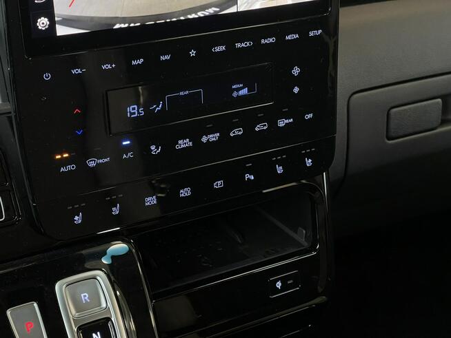 STARIA HEV 9s 1.6 T-GDI 215KM 6AT SMART VIP -wyprzedaż rocznika 2024