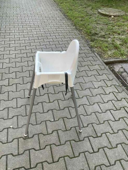 Krzesełko do karmienia.