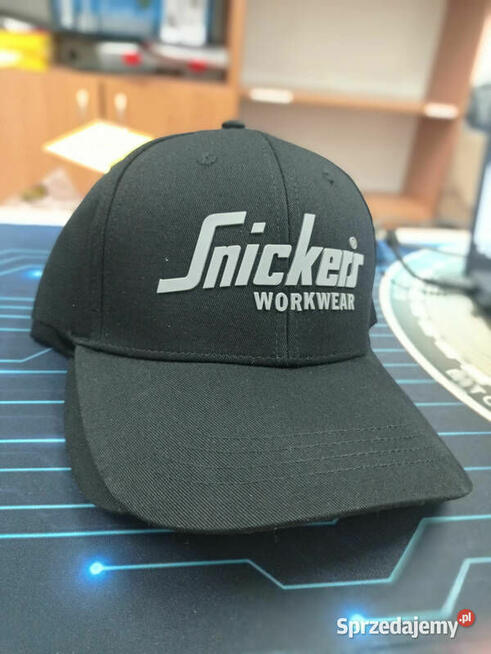 Czapka z daszkiem Snickers czarna