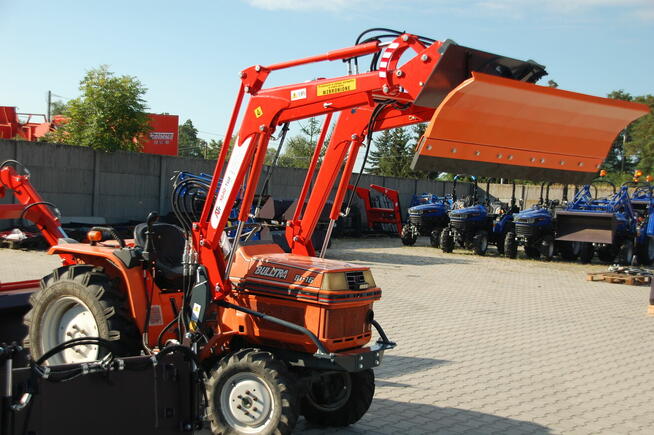 Ładowacz TUR z samopoziomowaniem, przeznaczony do traktora K