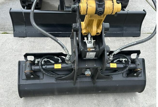 FABRYCZNIE NOWA MINIKOPARKA CATERPILLAR 302.7 CR