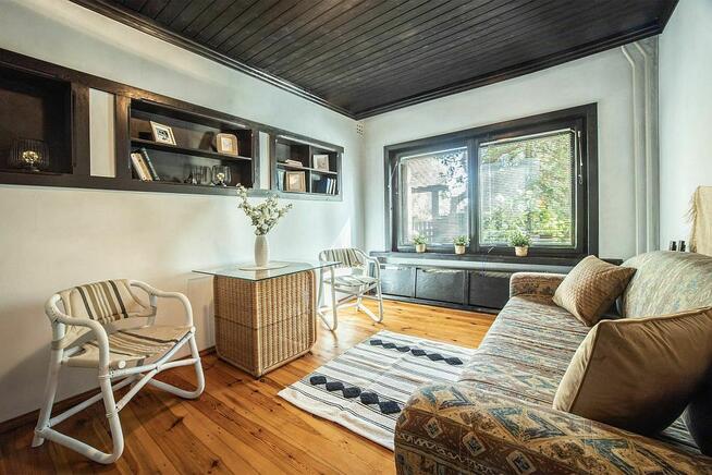 Dom z charakterem i ogrodem pełnym zieleni Stoki