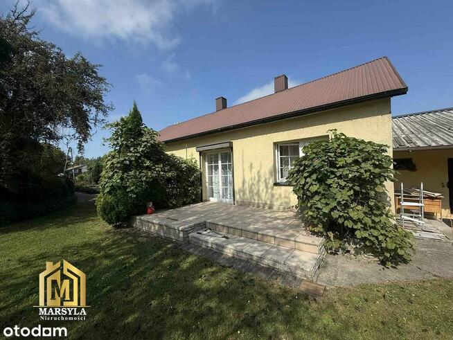 Mały dom na pięknej działce- prywatny sad, zieleń.