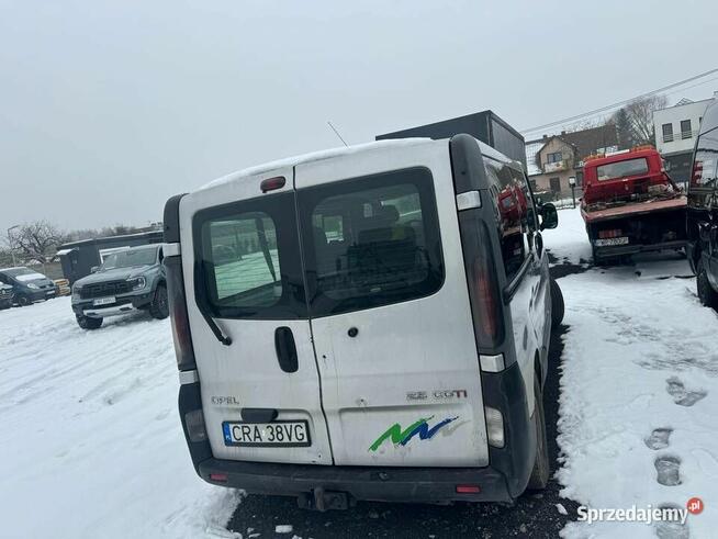 Opel Vivaro 2005 r VAN bez silnika