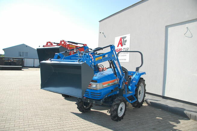 Ładowacz TUR z Samopoziomowaniem do Traktora Iseki – Maksyma