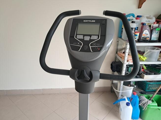 Rower stacjonarny sprawny.