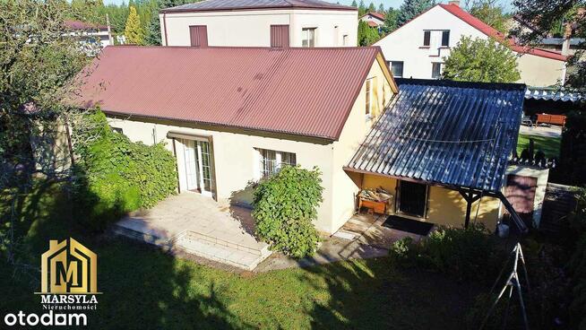 Mały dom na pięknej działce- prywatny sad, zieleń.