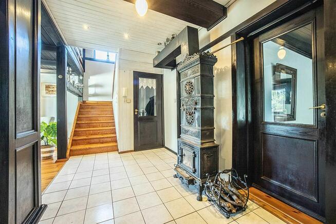 Dom z charakterem i ogrodem pełnym zieleni Stoki