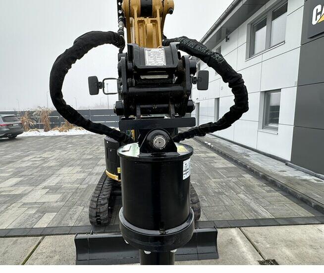 FABRYCZNIE NOWA MINIKOPARKA CATERPILLAR 302.7 CR