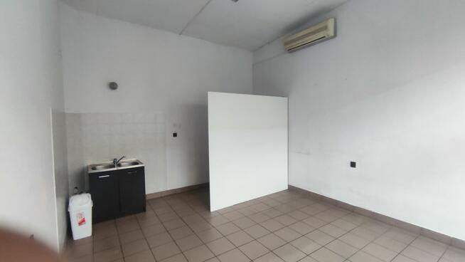 Okazja Sprzedam murowany lokal handlowy na placu w Krakowie