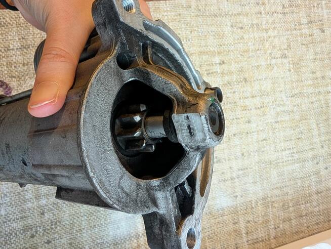 Rozrusznik Valeo 12V D6G3 do Citroena i Peugeota