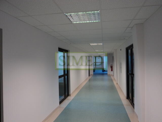 Dostep24h,recepcja,ochrona,poczekalnia,wys 3m .