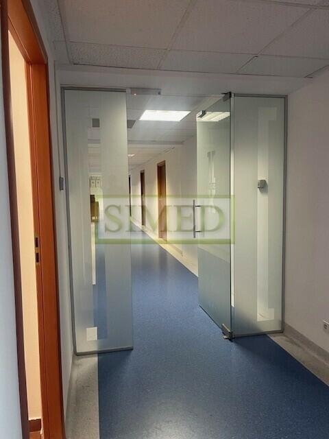 Dostep24h,recepcja,ochrona,poczekalnia,wys 3m .