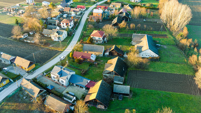 Dom i bydunek gospodarczy- Marcinkowice gm. Radłów