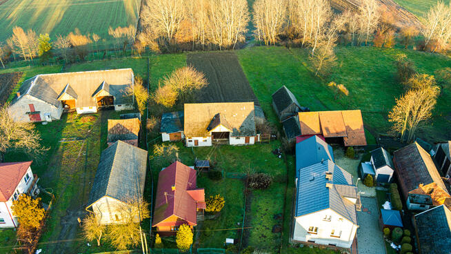 Dom i bydunek gospodarczy- Marcinkowice gm. Radłów