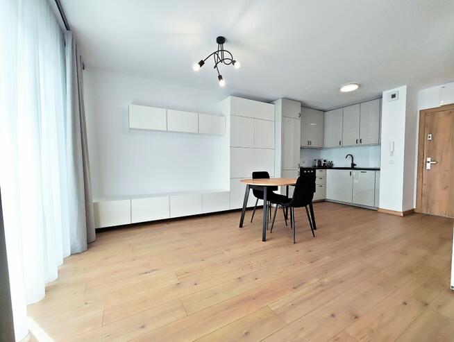 Nowy apartament z balkonem oraz garażem