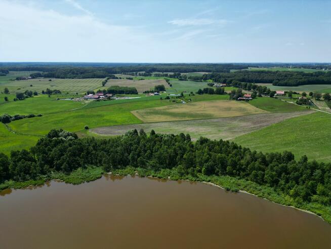 Działka inwestycyjna z linią brzegową