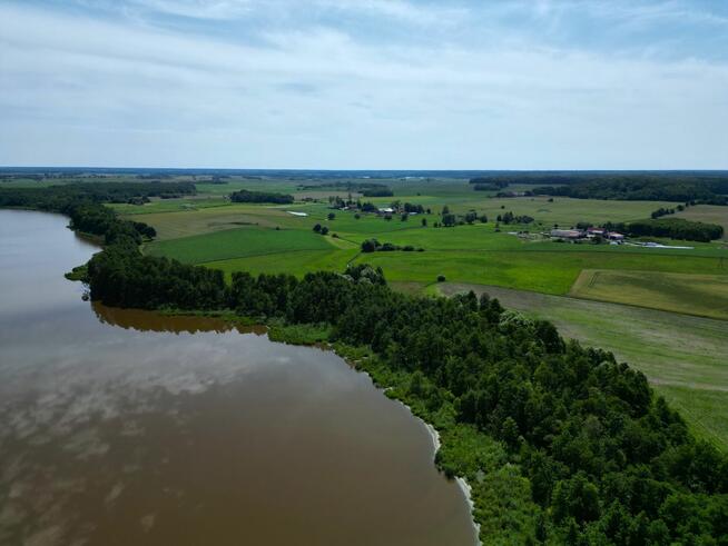 Działka inwestycyjna z linią brzegową