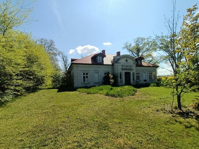 Zabytkowy dworek z przełomu XIX i XX w. w Świdniku