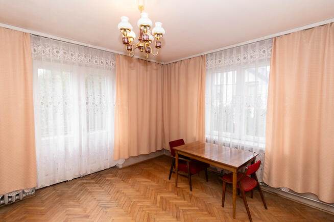 Dom - 137,8m2, działki 2273m2 - Ćmielów