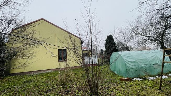 Dom z potencjałem na dużej działce.