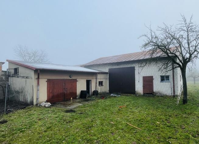 Dom z potencjałem na dużej działce.