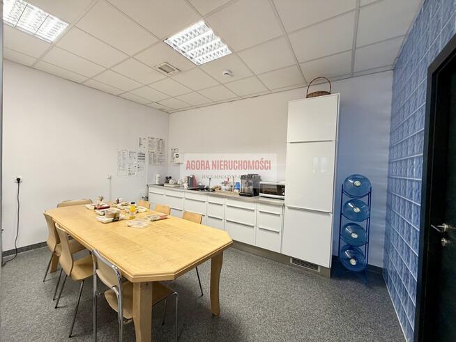 MAGAZYN 2100 m2 LOTNISKO A4 WYSOKI SKŁAD + BIURO