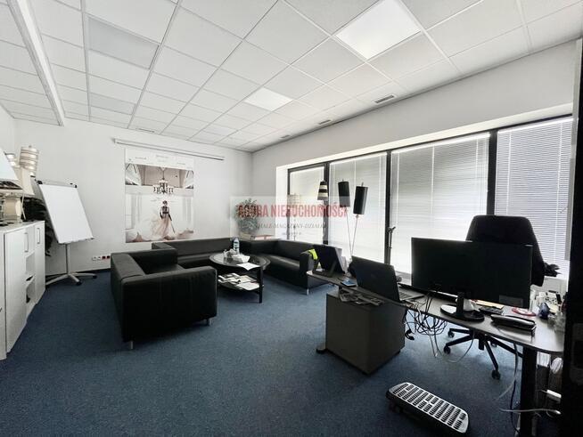 MAGAZYN 2100 m2 LOTNISKO A4 WYSOKI SKŁAD + BIURO