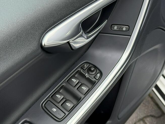 Volvo S60 2,0D3 136KM Lift/Ledy/Navi/Xenony/PDC/Serwisowany/Alu19