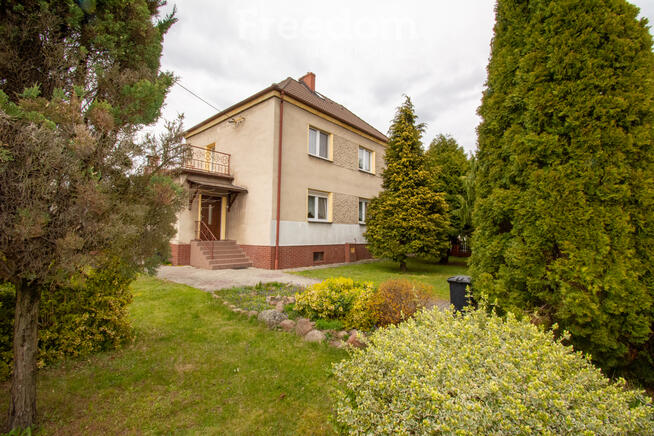 Dom wolnostojący z garażem w Wielowsi