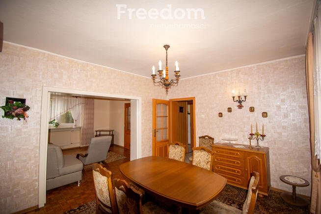 Dom wolnostojący z garażem w Wielowsi